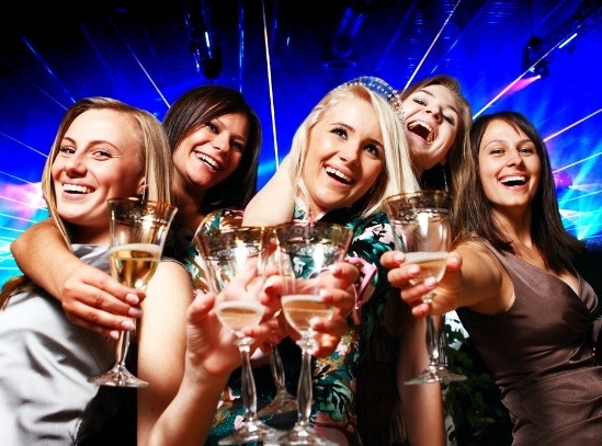 phong-tuc-ki-la-ngay-8-3--phu-nu-tiec-tung