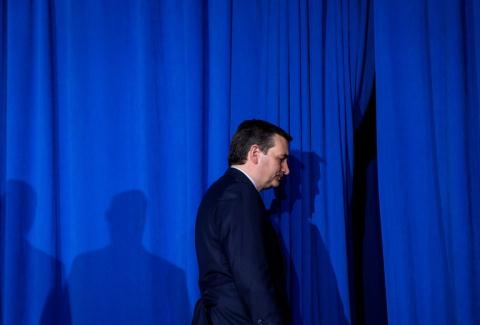 doi-thu-bo-cuoc-donald-trump-lam-dai-dien-dang-con