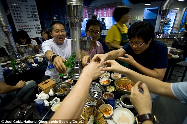 article-2551059-1B2D492F00000578-974_634x422