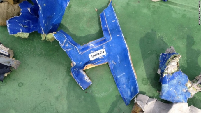 160521130341-02-egyptair-debris-0521-exlarge-169