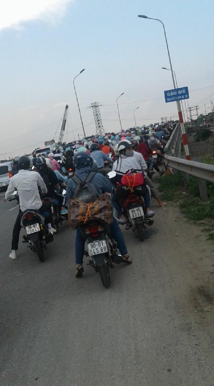 khu vực cầu giẽ đi h&agrave; nội. l&agrave;n 2 b&aacute;nh