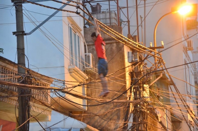 nam-thanh-nien-du-day-dien-2049