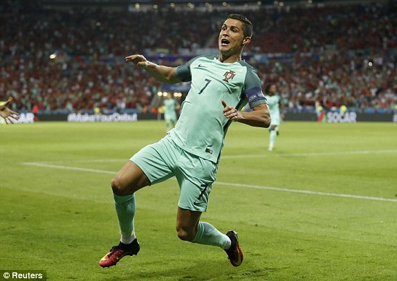 1467835931446_lc_galleryImage_Football_Soccer_Port