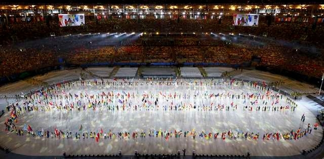 Đo&agrave;n thể thao của c&aacute;c nước tập trung trong lễ bế m