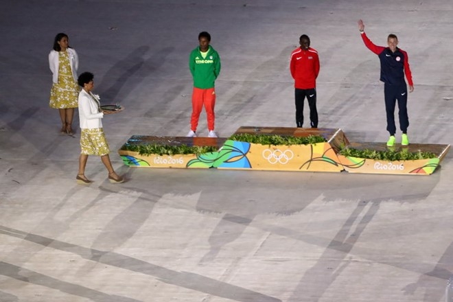 lễ trao HCV cho vận động vi&ecirc;n marathon, Eliud Kipc