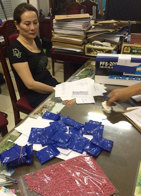 B&agrave; tr&ugrave;m Hồng Hải c&ugrave;ng tang vật của vụ &aacute;n.