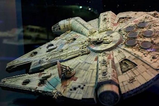 Millennium-Falcon-UFO