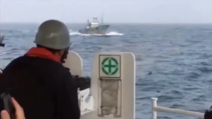 t&agrave;u c&aacute; tr&aacute;i ph&eacute;p