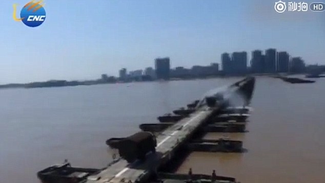 3B8B6BD000000578-4052106-image-a-127_1482251205815