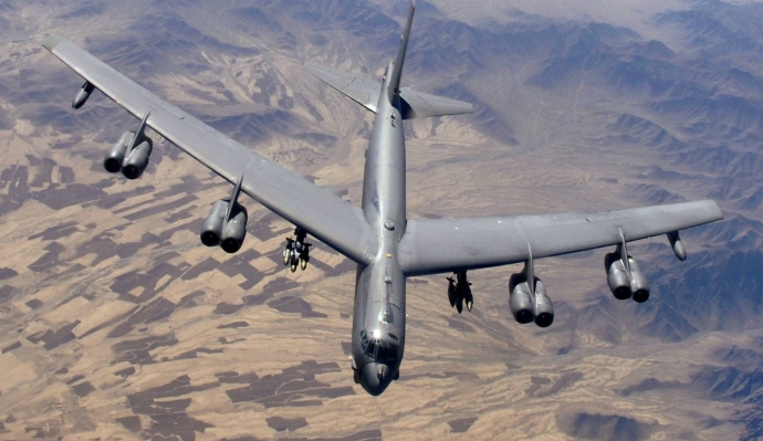 B-52-Flying