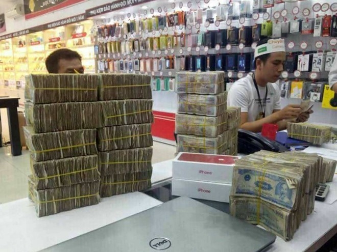 2Mua_iPhone7RED_Tienle_1