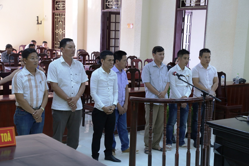 B&iacute; thư đảng ủy phường tham gia đ&aacute;nh bạc