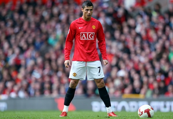 Ronaldo khi c&ograve;n kho&aacute;c &aacute;o M.U
