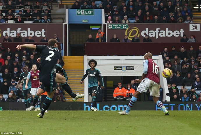 C&uacute; s&uacute;t th&agrave;nh b&agrave;n của Ivanovic gi&uacute;p Chelsea gi&agrave;nh 3