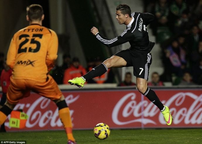 Ronaldo ghi b&agrave;n ấn định thắng lợi cho Real