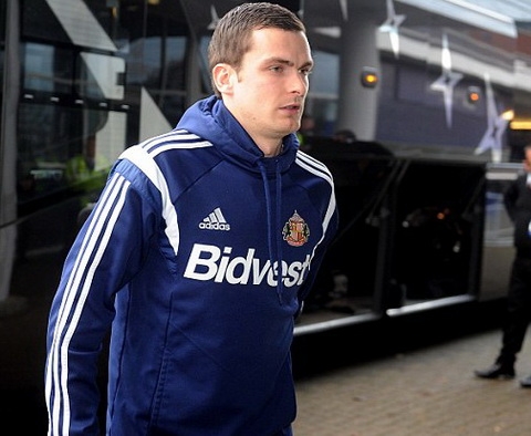 Adam Johnson bị cảnh s&aacute;t bắt giữ