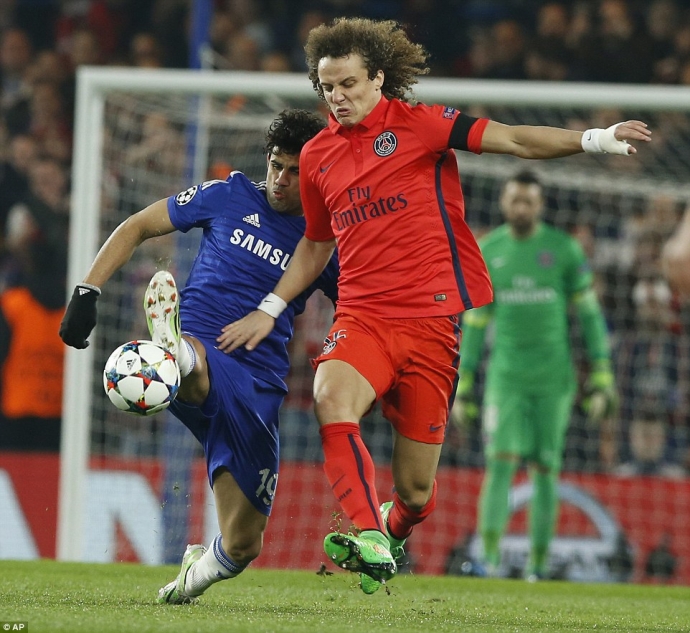 PSG (&aacute;o cam) đ&atilde; gi&agrave;nh quyền đi tiếp