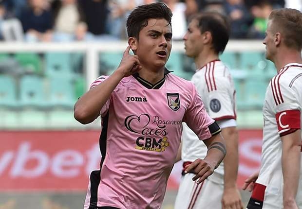 Paulo Dybala được v&iacute; như Messi mới
