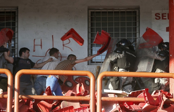 27FFDB3100000578-3055654-image-a-67_1430002725625