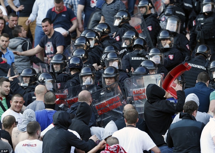 27FFEB9C00000578-3055654-image-a-64_1430002624505