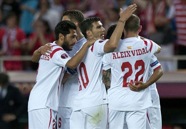 Sevilla c&oacute; thắng lợi tưng bừng trước Fiorentina