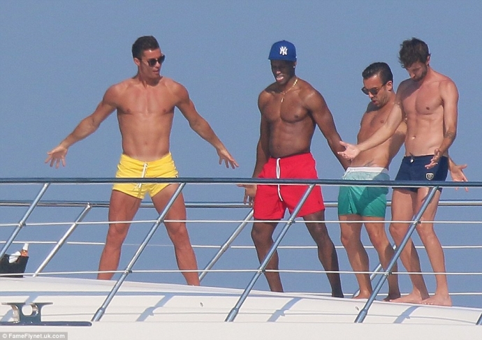 2938A46300000578-3104394-image-m-167_1433069508085