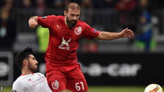 nga-cam-mua-cau-thu-tho-nhi-ky