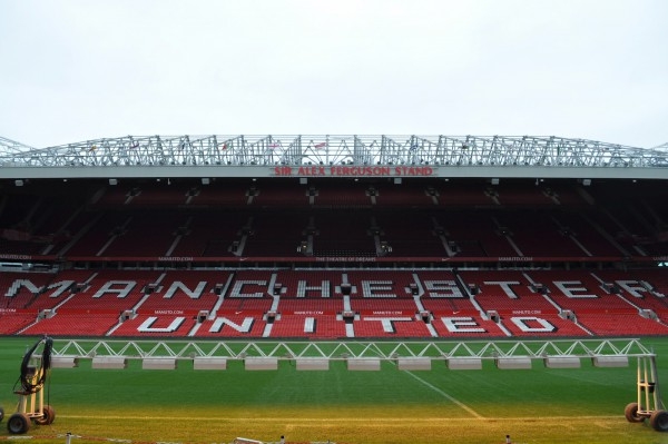 m.u-bi-nhm-quay-lung