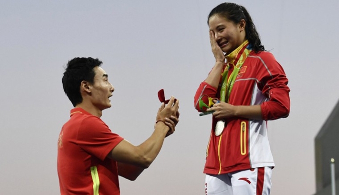 cau-hon-tren-buc-huy-chuong