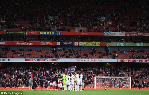 cdv-arsenal-doi-duoi-wenger