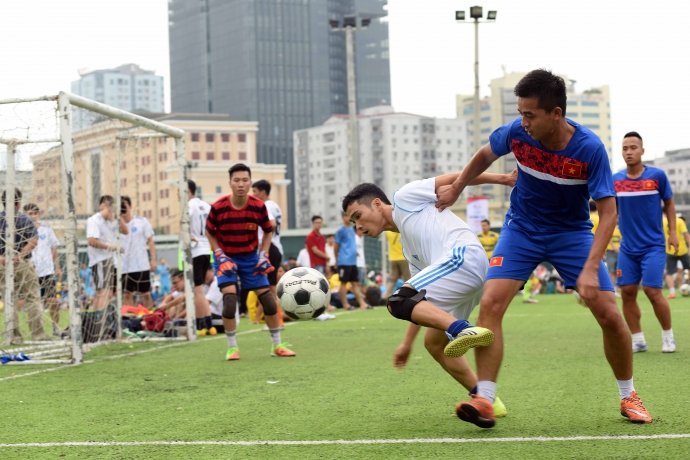 C&aacute;c đội b&oacute;ng bước v&agrave;o tranh t&agrave;i ngay sau lễ khai m