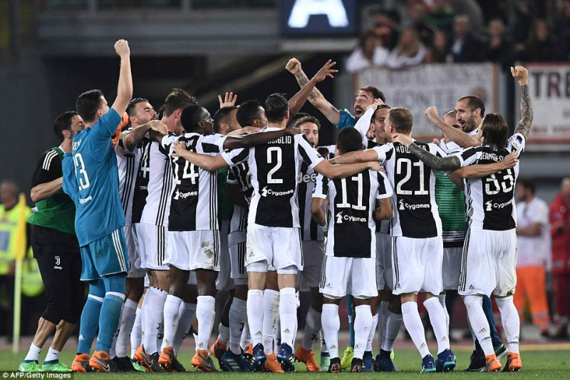 4C31AD9700000578-5724433-image-a-136_1526244793208