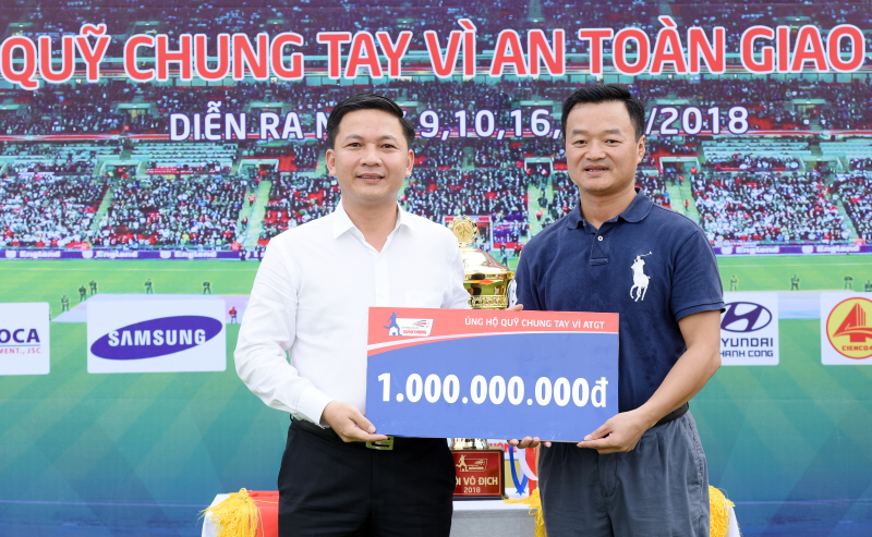 C&ocirc;ng ty CP Xe kh&aacute;ch Phương Trang ủng hộ Qũy Chung 