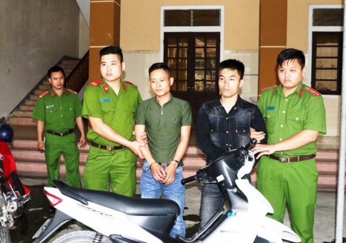 Quen nhau trong t&ugrave;, ra t&ugrave; rủ nhau đi cướp