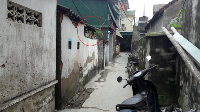 Nổ lớn trước cửa nh&agrave; trưởng th&ocirc;n 2