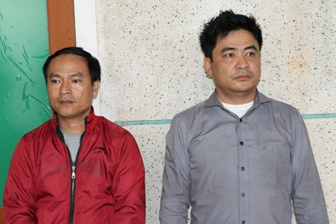 Bắt 2 kẻ cướp thẻ CAND v&agrave; đ&aacute;nh c&ocirc;ng an bị thương