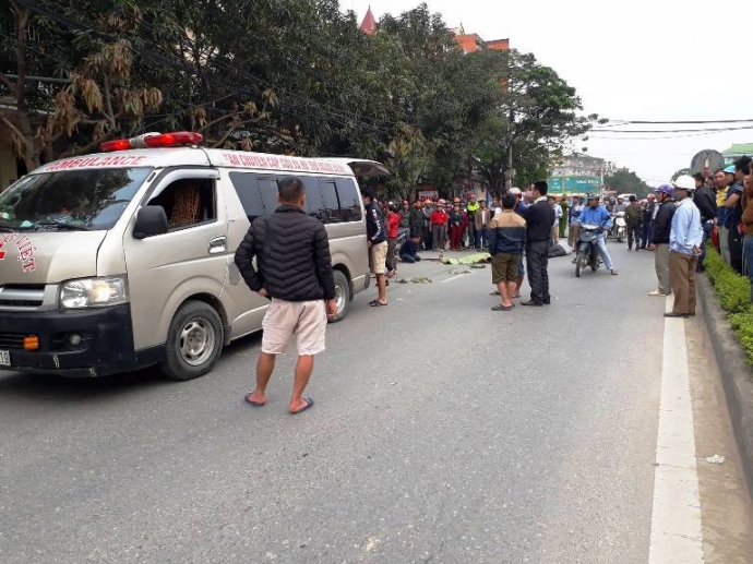 Va chạm với &ocirc; t&ocirc;, một người đ&agrave;n &ocirc;ng tử vong 2