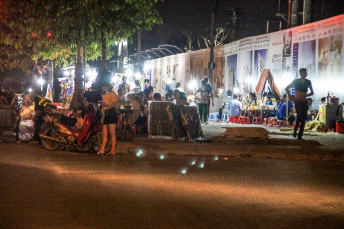 Đường đại lộ L&ecirc; Nin, đoạn trước mặt Bệnh viện Đa k