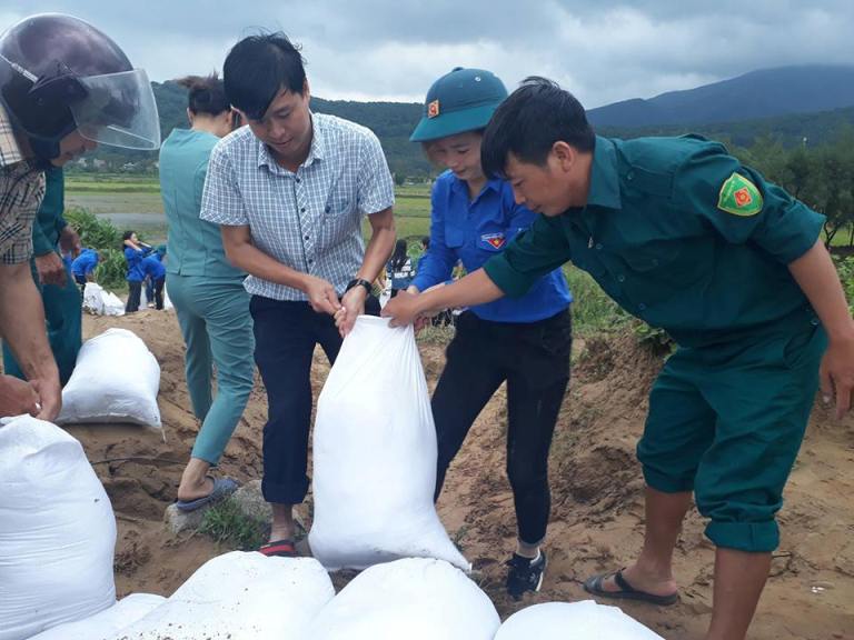 C&aacute;c tổ chức đo&agrave;n thể huyện Nghi Xu&acirc;n gi&uacute;p b&agrave; con g