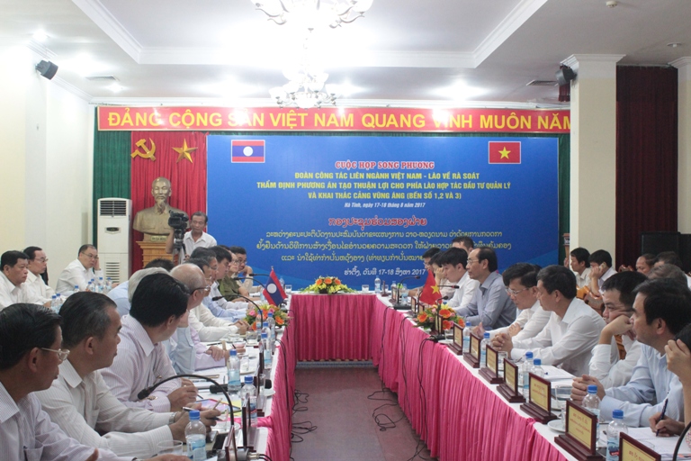 To&agrave;n cảnh buổi l&agrave;m việc