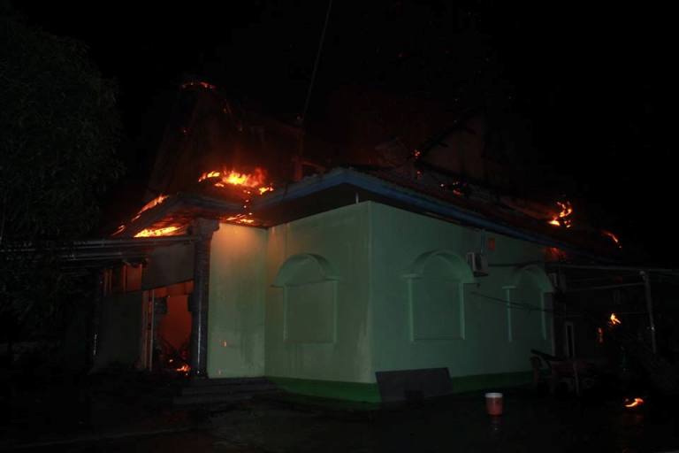 Ngọn lửa thi&ecirc;u rụi ho&agrave;n to&agrave;n 6 ph&ograve;ng karaoke