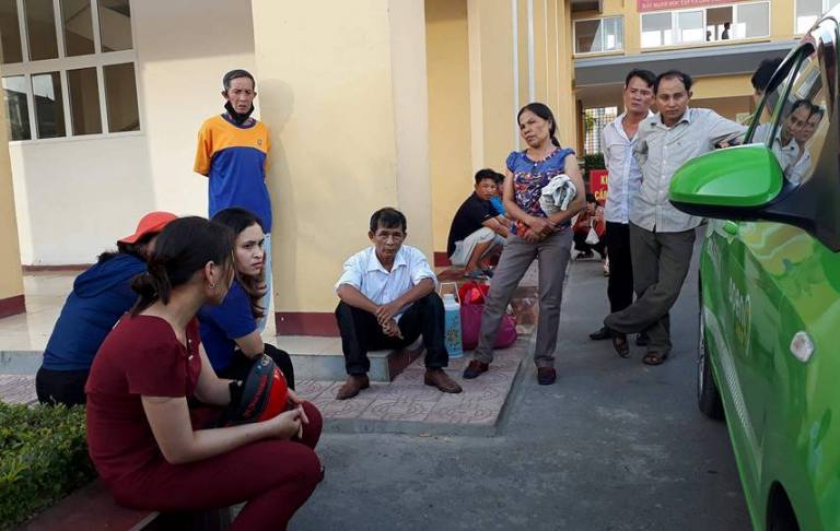 gia đ&igrave;nh thất thần trước tin co