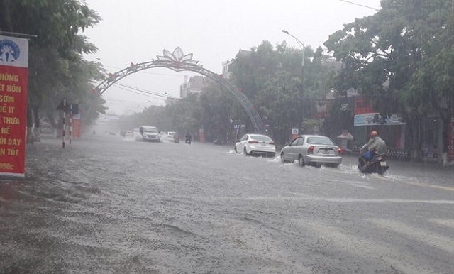 phan đ&igrave;nh ph&ugrave;ng