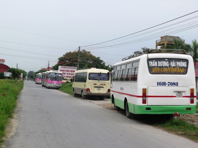 chặn xe bu&yacute;t