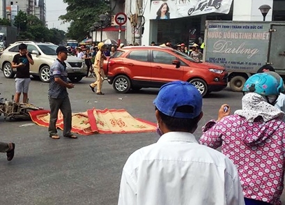 Vụ tai nạn tại thị trấn N&uacute;i Đ&egrave;o khiến đ&ocirc;i vợ chồng