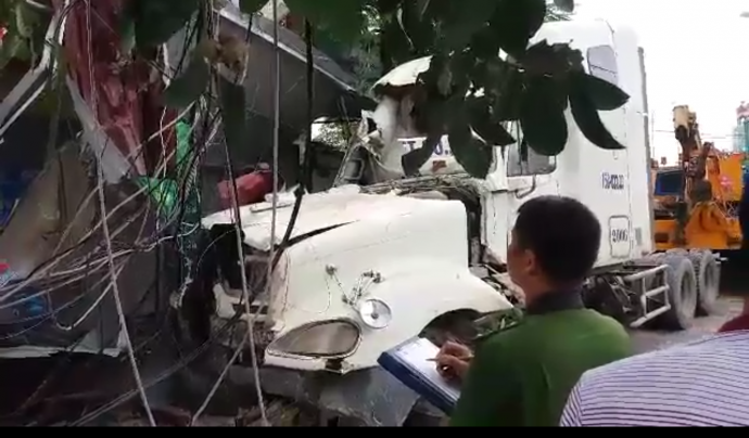 c&ocirc;ng an quận Dương Kinh điều tra vụ tai nạn