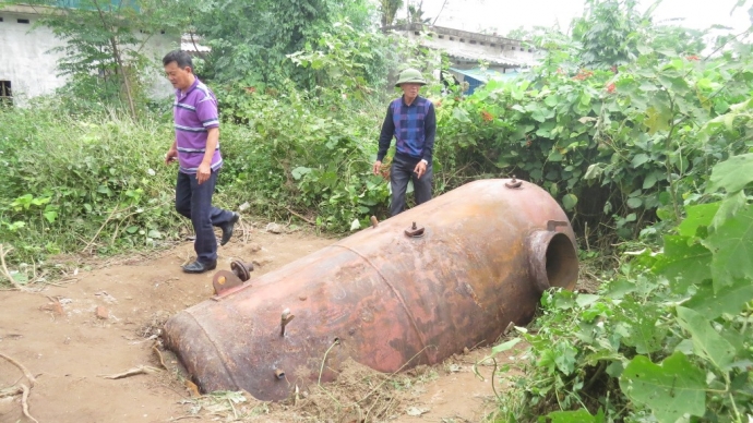Chiếc nồi hơi bắn xa hơn 100m, tạo nên hố sâu tại