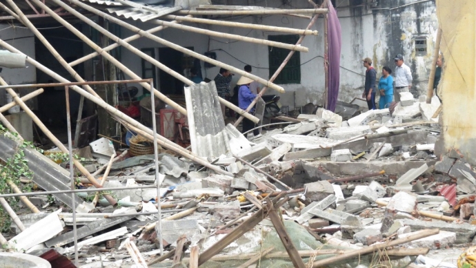 Hiện trường tan hoang sau vụ nổ