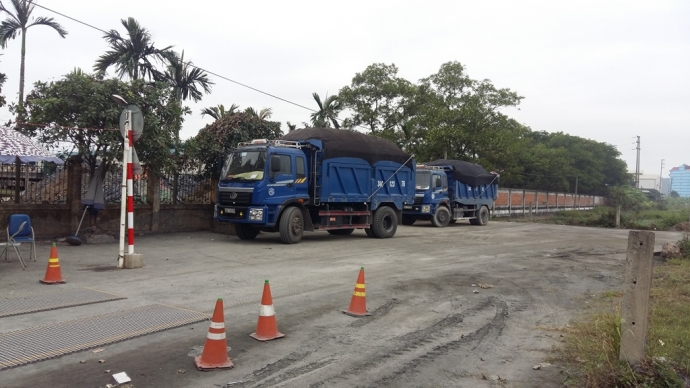 2 phương tiện đều qu&aacute; tải tới 600%