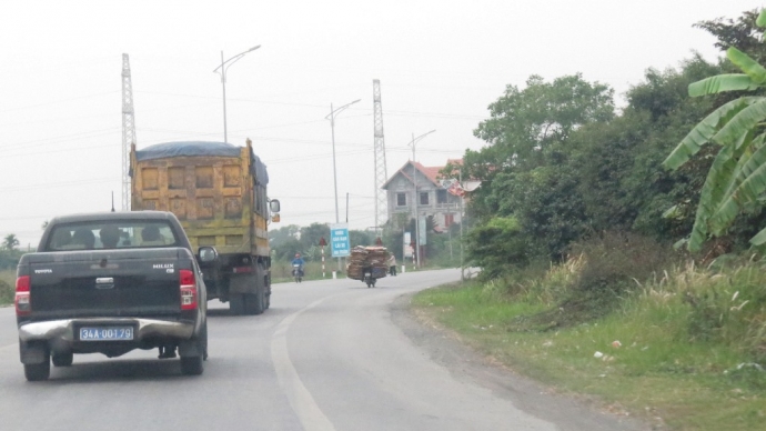 &aacute;p tải xe về trạm c&acirc;n tiến h&agrave;nh c&acirc;n tải trọng